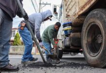 Continúa Mónica Valdez programa de bacheo en Zacapu