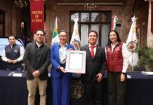 Yarabí Ávila inaugura aulas en la Facultad de Letras y entrega constancia de reacreditación de la Licenciatura en Lengua y Literaturas Hispánicas
