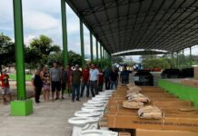 Mas de 100 familias de Aquila, fueron beneficiadas con tinacos y calentasores