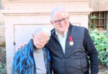 Periodistas entregan Presea Amipac al Mérito Periodístico a Paco Davish y Blanca Rueda