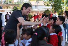 Gobierno de Alfonso Martínez construirá cancha de fútbol en escuela primaria
