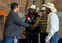 Ayuntamiento de Morelos fortalece al sector ganadero con entrega de báscula electrónica