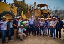 Arranca Alfonso Martínez rehabilitación de camino saca cosecha en Chiquimitío