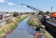 Inicia Ooapas dragado y desazolve en el dren de Los Itzícuaros
