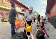Adriana Campos Huirache lleva alegría a niñas y niños de Jacona