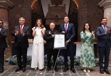 Recibe el Cardenal, Alberto Suárez Inda, la presea Generalísimo Morelos