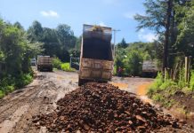 Gobierno de Alfonso Martínez avanza en rehabilitación de caminos rurales y mejora territorial