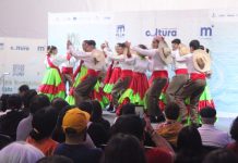 Lleno total del Ballet Folklórico del Ayuntamiento en foro principal de la FILLM