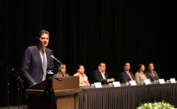 Alfonso Martínez llama a jóvenes a prepararse ante retos como la globalización y la IA