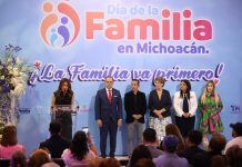 Recibe Paola Delgadillo Hernández, presidenta de DIF Morelia, reconocimiento del Congreso del Estado