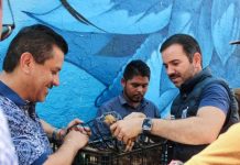Yankel Benítez lleva programa de entrega de pollitas a Santa María de Guido